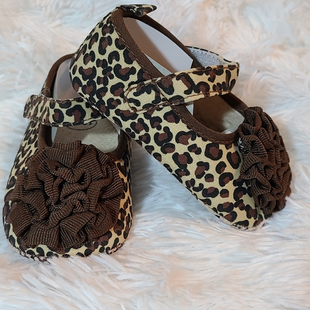 NWT Leopard Print Baby Soft Bottom Shoes